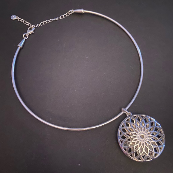 💙Silver thin Choker - Picture 1 of 2